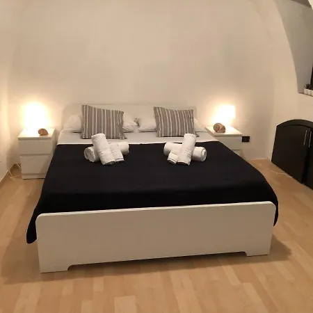 Elettra Apartment *
